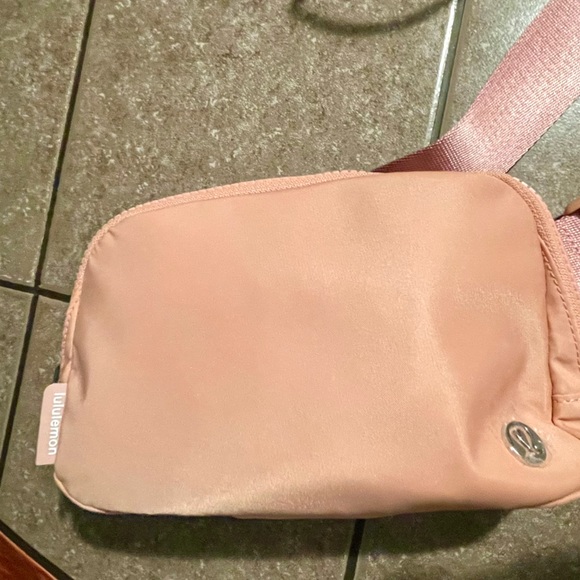 Lululemon Everywhere Belt Bag - Picture 8 of 11